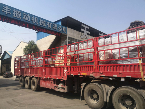 全不銹鋼噴砂直線振動篩已發(fā)貨,請袁經(jīng)理注意查收！